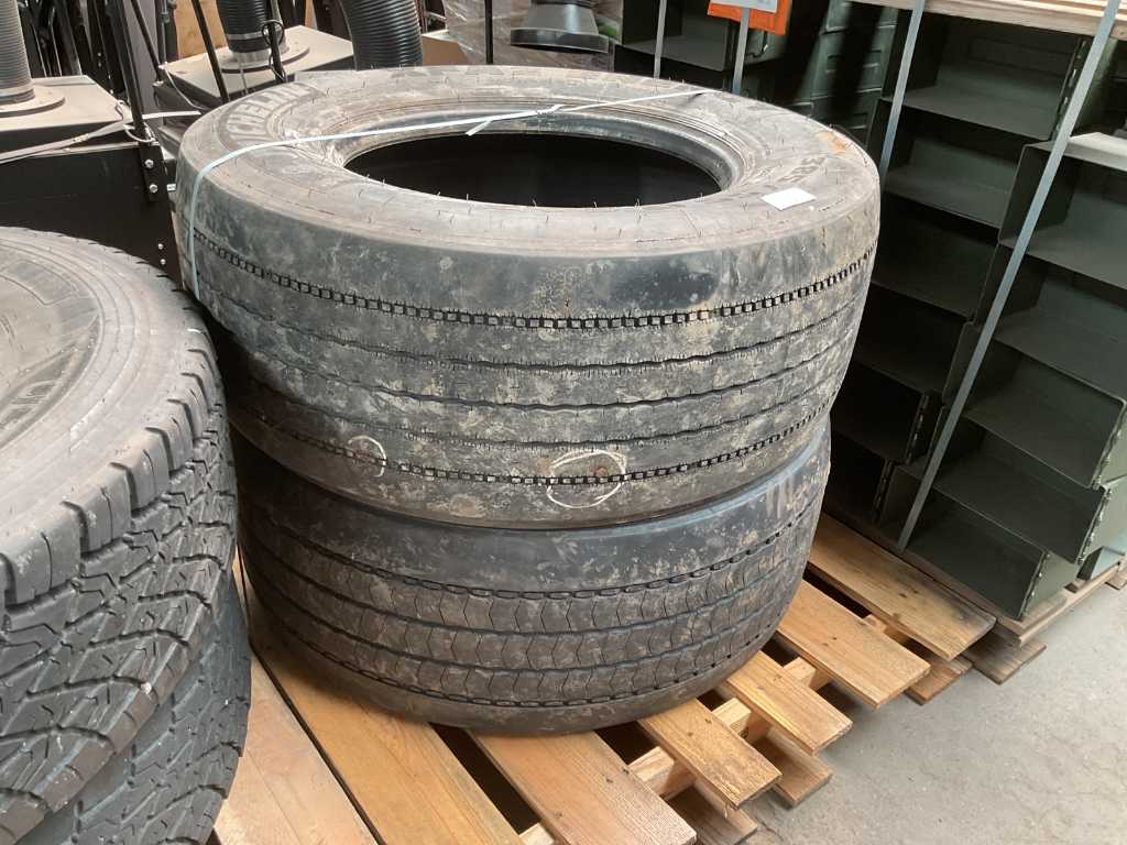 Tire (2x)