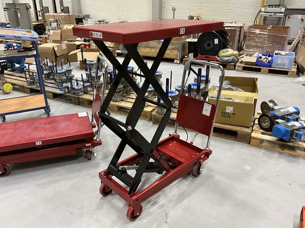 Uline H-1784 Mobile hydraulic lift table