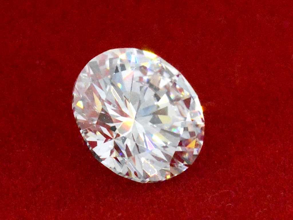 Diamond white - 3.09 carats Brilliant cut diamond (certified)