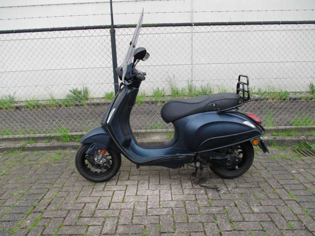 Vespa - Moped - Sprint Custom 4T - Scooter
