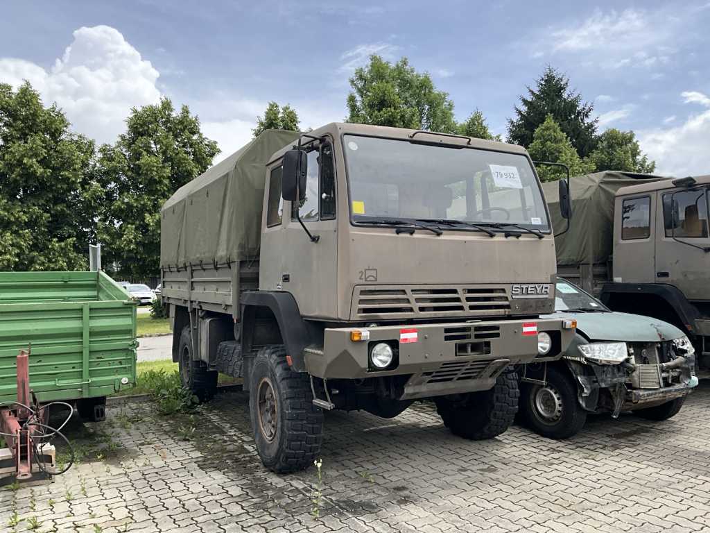 1992 Steyr 12M18 Legervoertuig