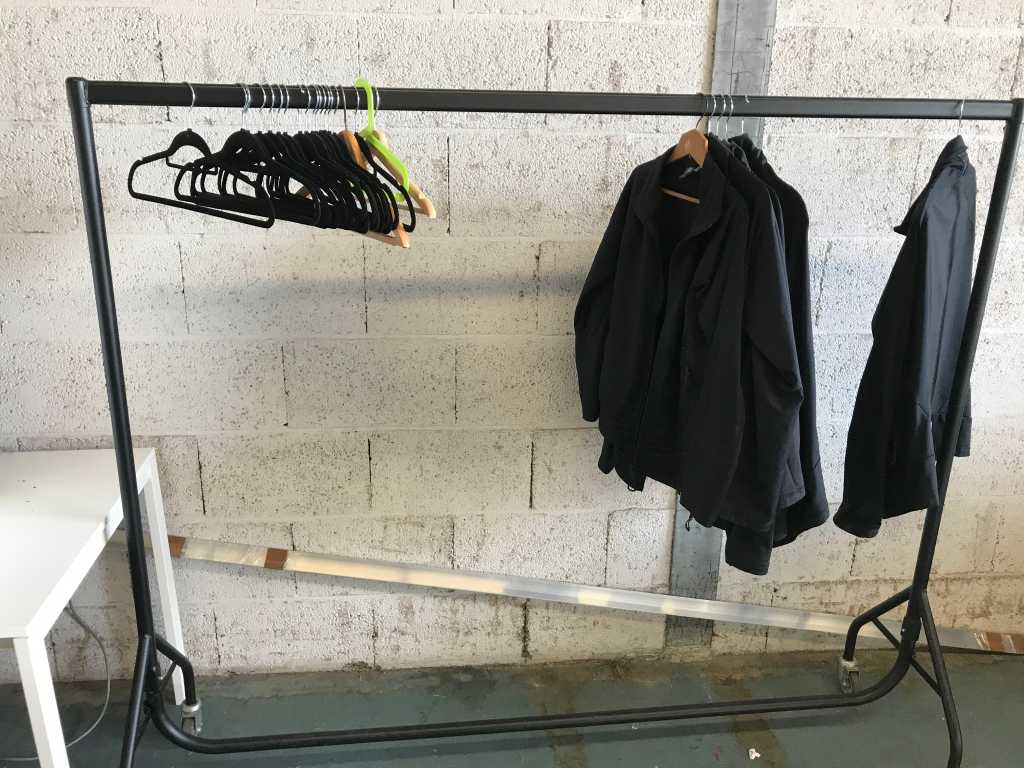 Mobile wardrobe rack