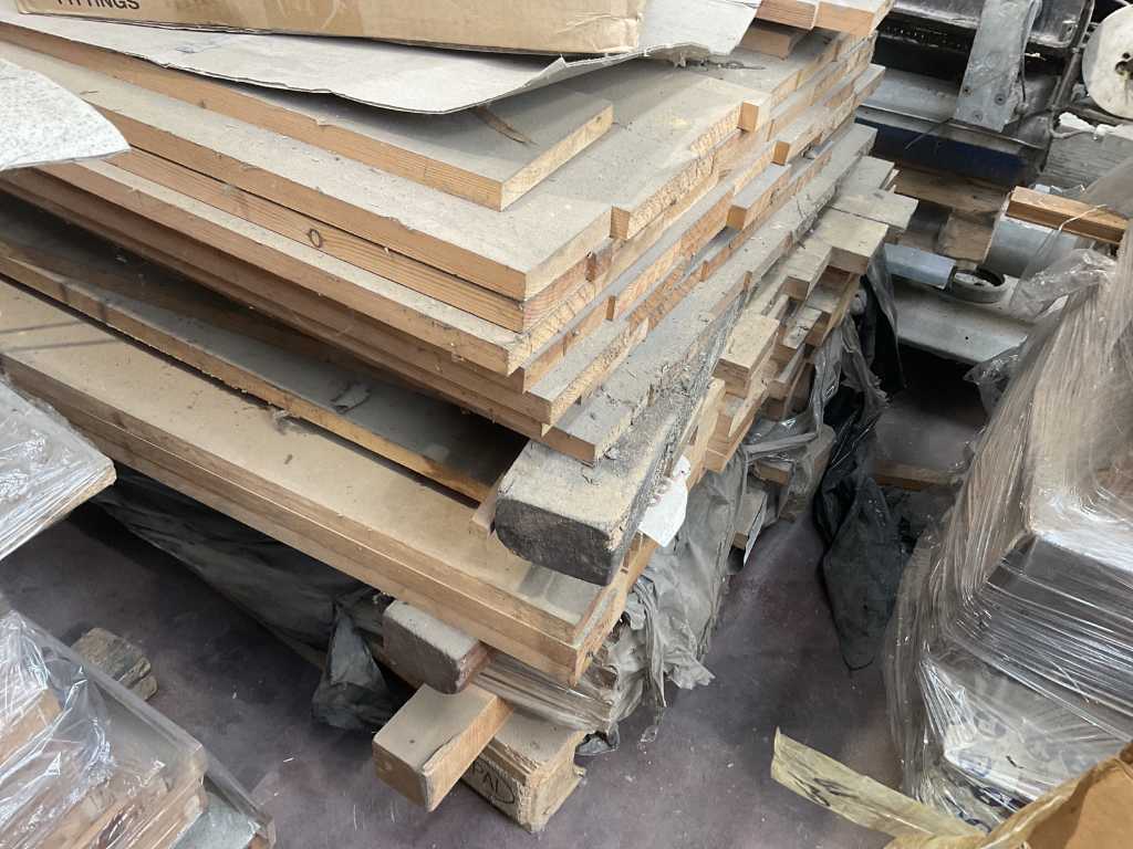 Batch of miscellaneous construction timber