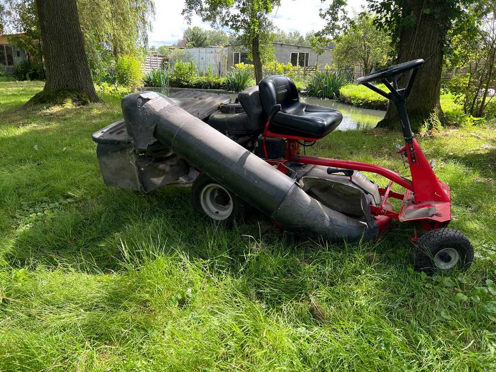 Ride on lawn mower