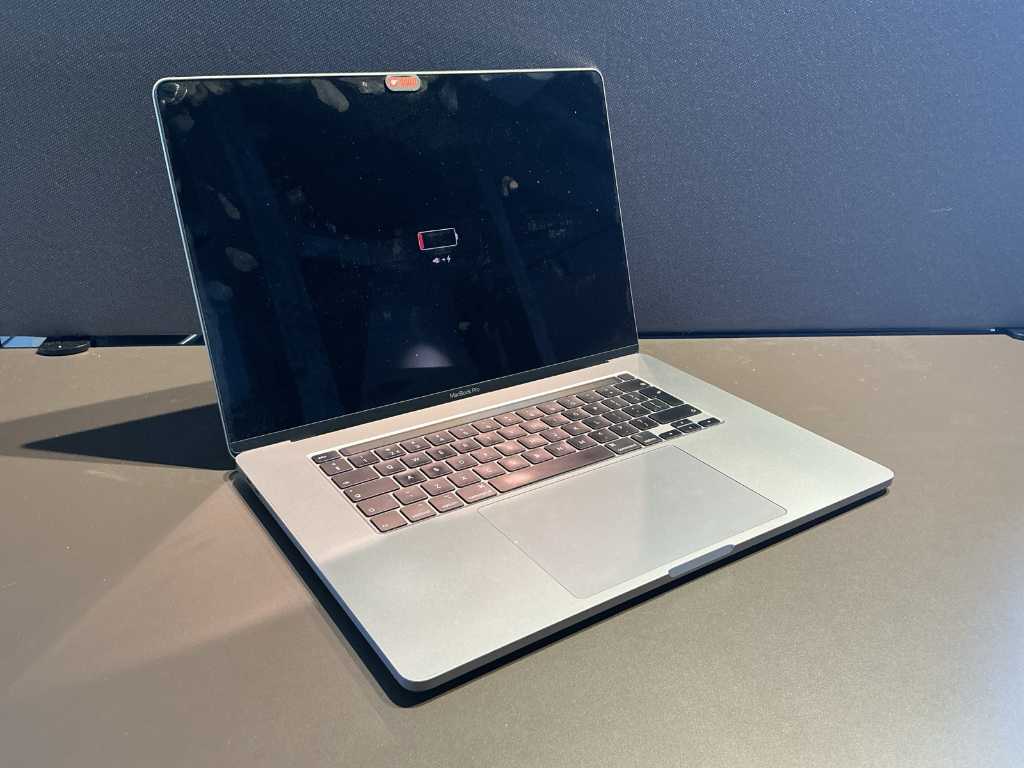 Laptop Apple Macbook Pro 15 cali (A2141)