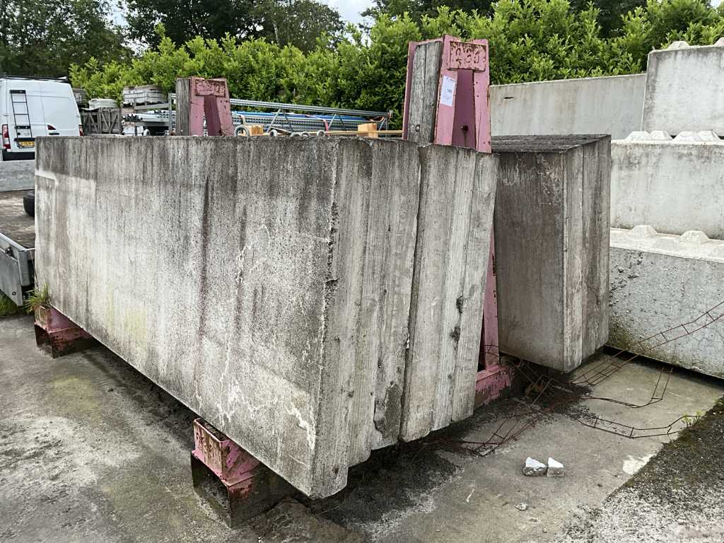 Concrete plinth (9x)