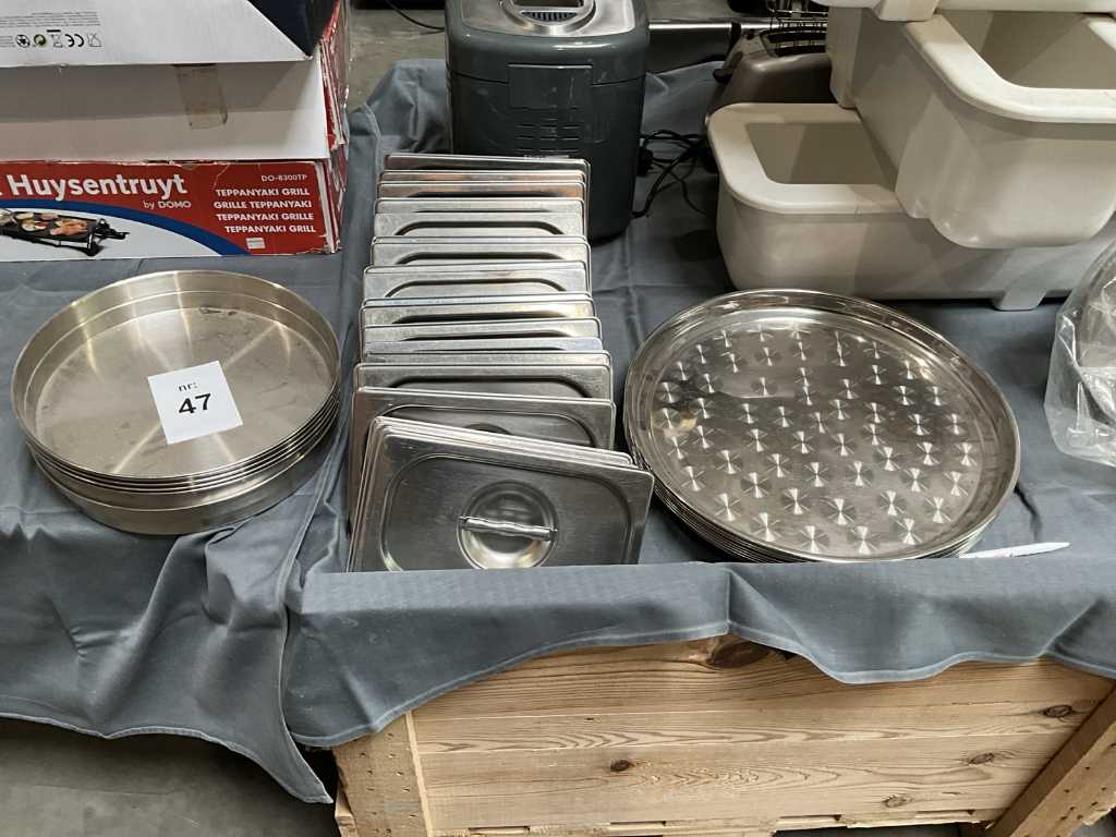 Miscellaneous kitchen utensils (33x)