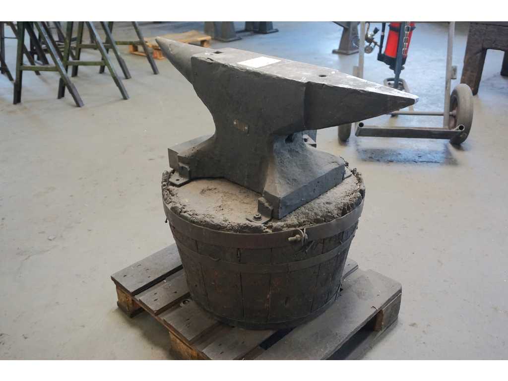 Blacksmith forging anvil