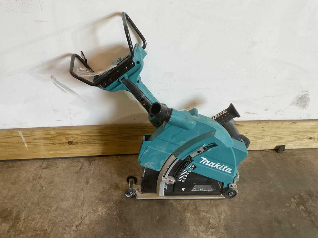 Makita - DGA901ZKU1 - angle grinder with extraction unit - 230 mm