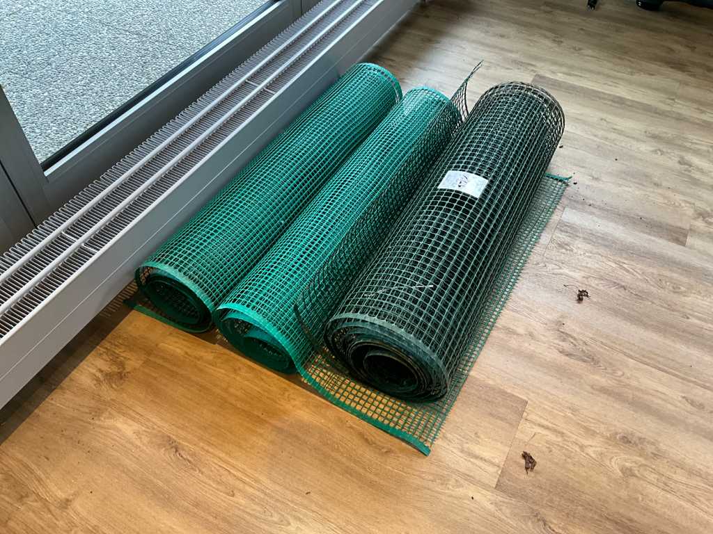 3 rolls of plastic mesh