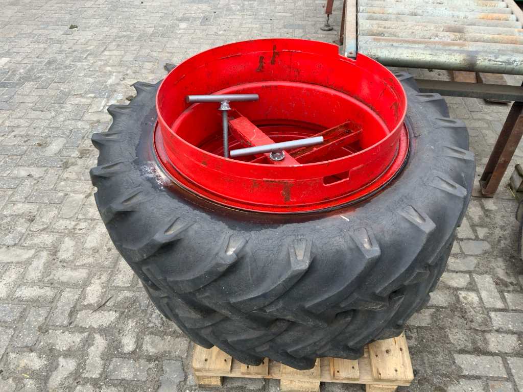 Double tyres set 12.4-32