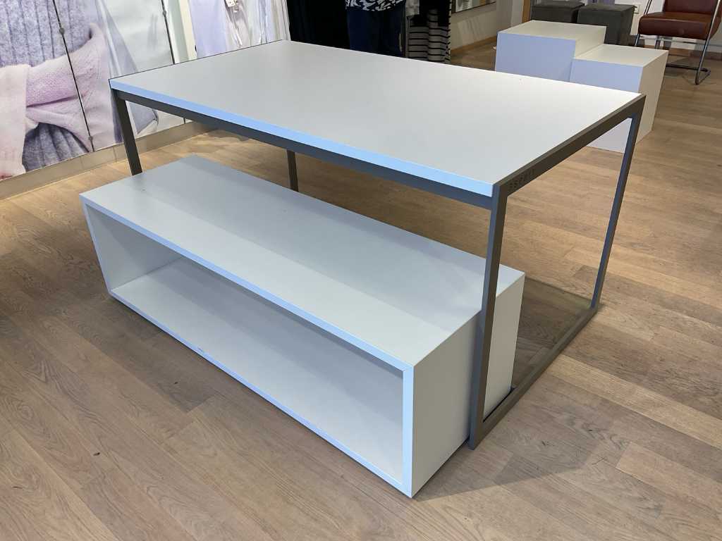 Tafel met display meubel