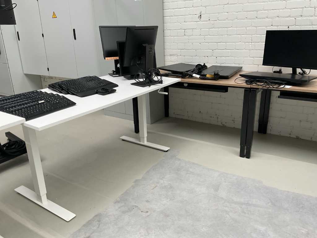 Desk various (7x)