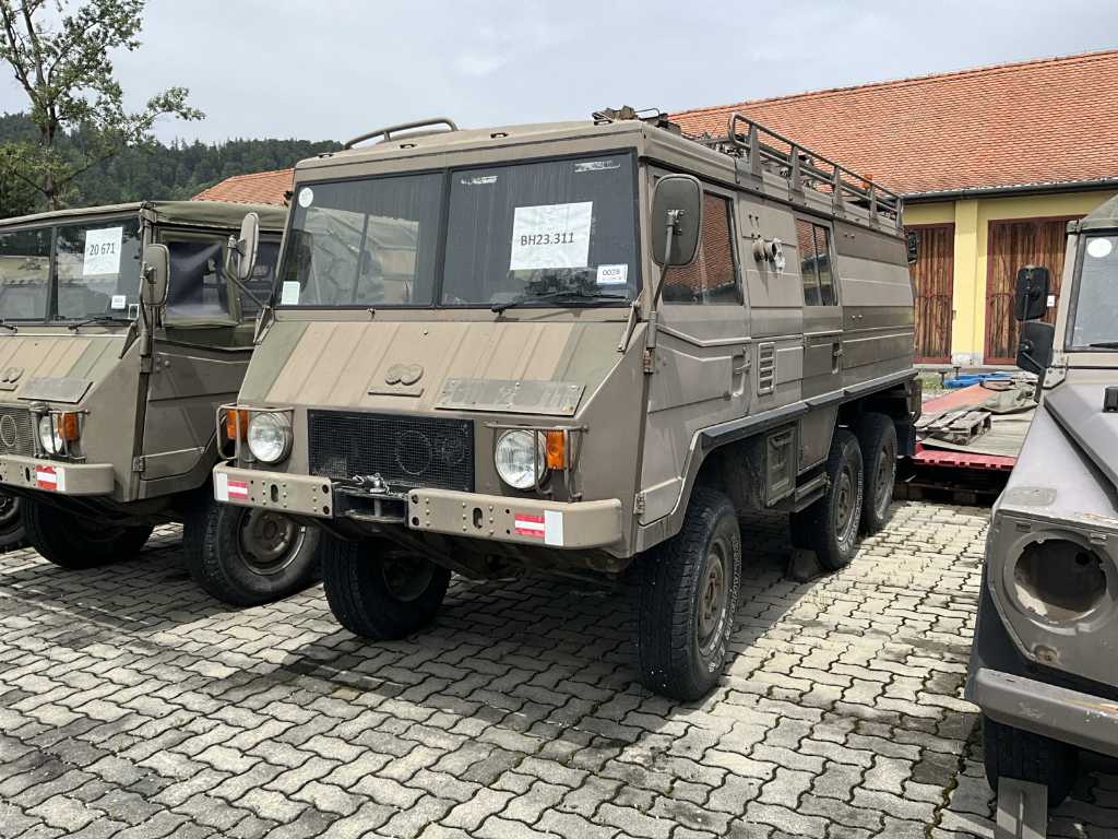1976 Steyr Pinzgauer 712K legervoertuig