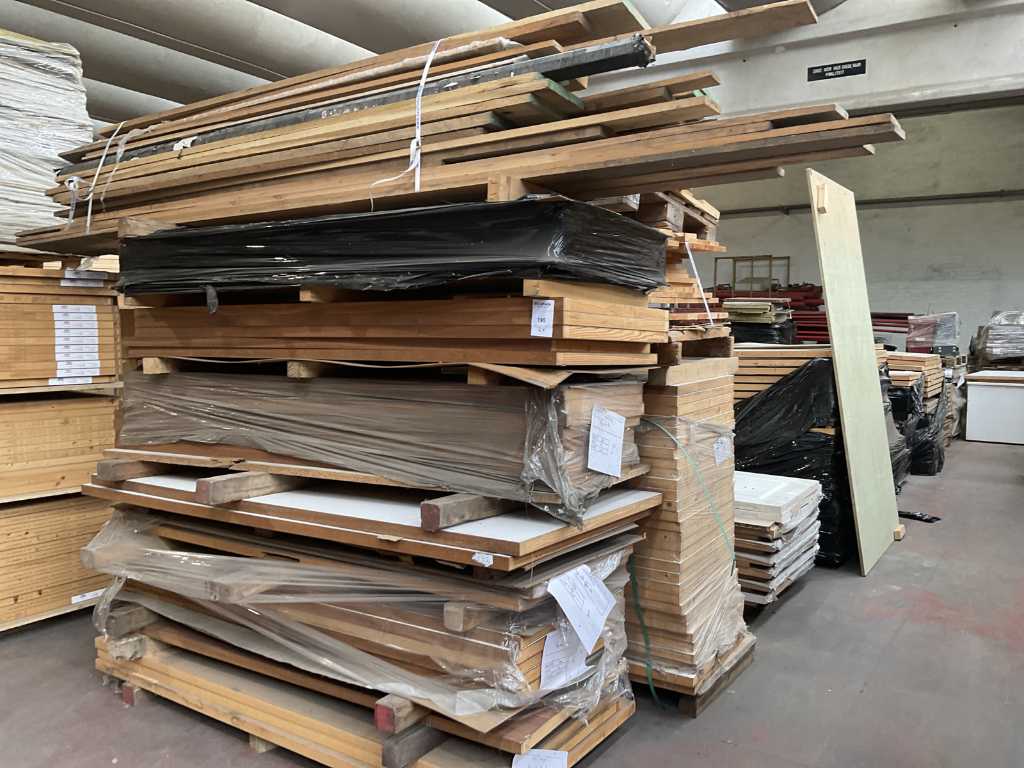 Batch of various interior doors and construction timber