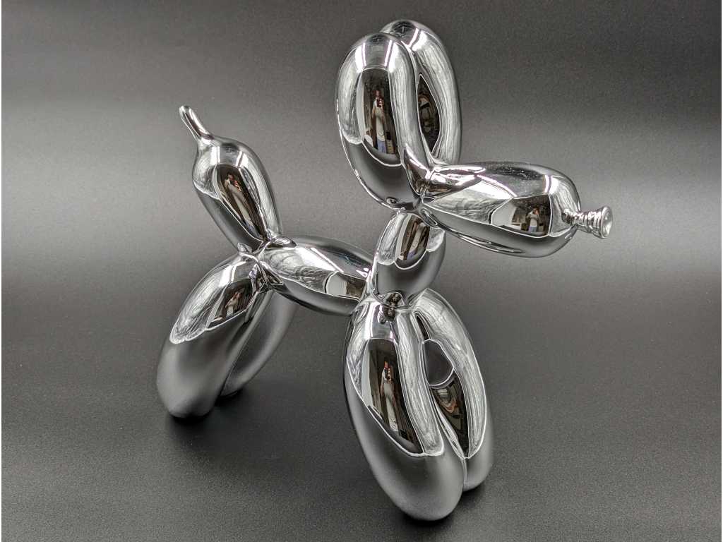 Jeff Koons Standbeeld (naar) - "Balloon Dog" (zilver)
