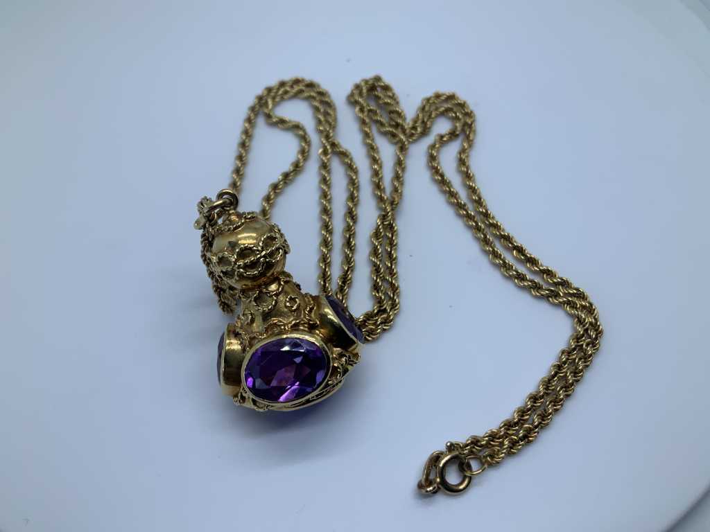 Necklace with pendant amethyst