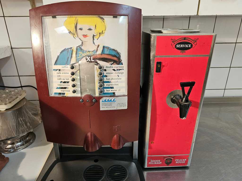 Machine à café et distributeur d’eau chaude