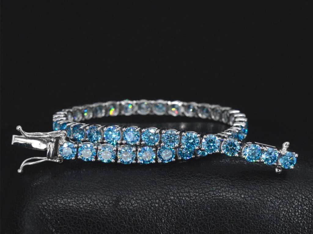 White gold tennis bracelet with 7.90 carat Fancy vivid blue Brilliant cut diamonds