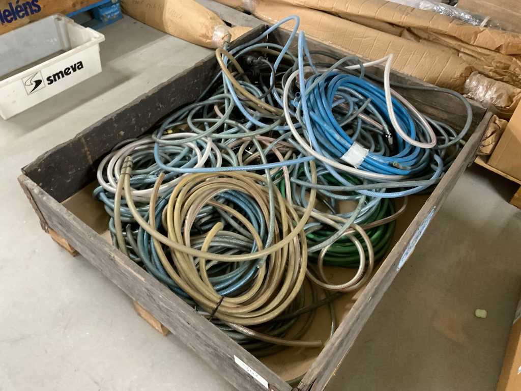 Partij pneumatische kabels en elektriciteit kabels
