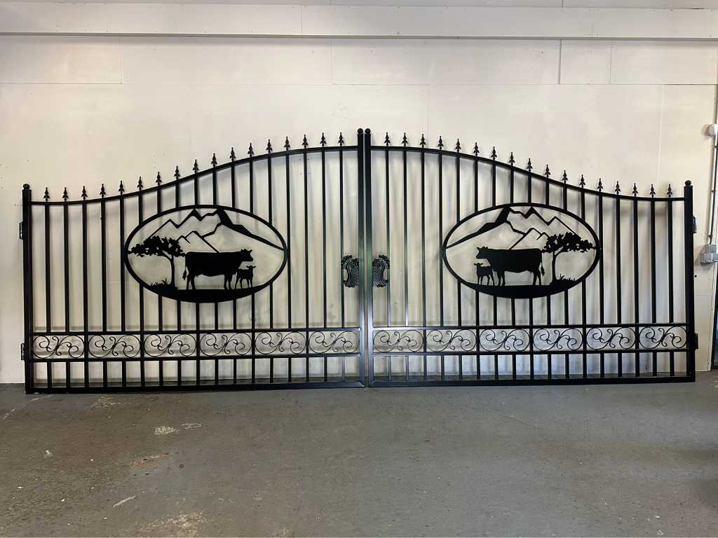 Entrance gate Cow style 596 cm