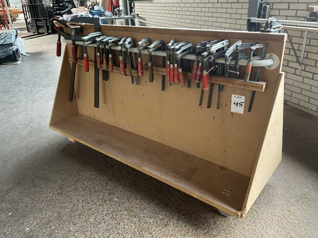 Mobile rack with (56x) clamp