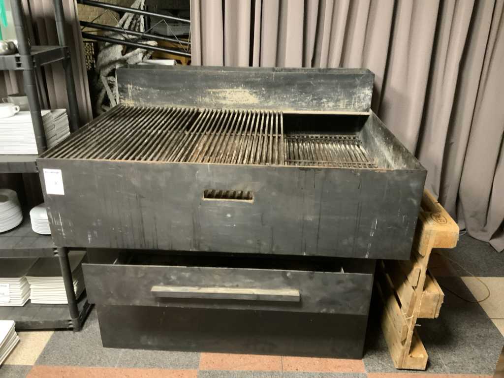 barbecue a carbone in lamiera d'acciaio