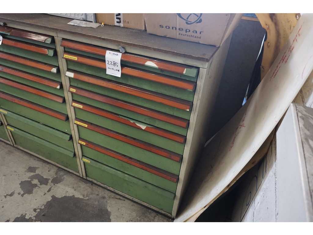 Miła szafka z szufladami z wyposażeniem