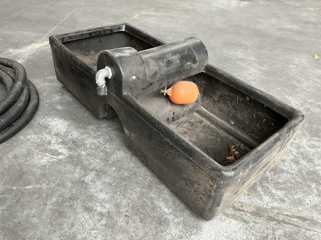 Drinking trough with float