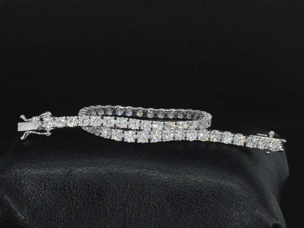 White gold tennis bracelet with 5.13 carat brilliant-cut diamonds