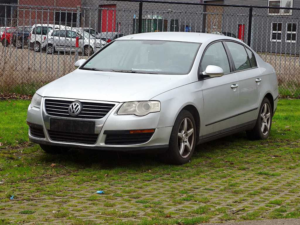 Volkswagen Passat 1.6 FSI (bazat pe proiecte)