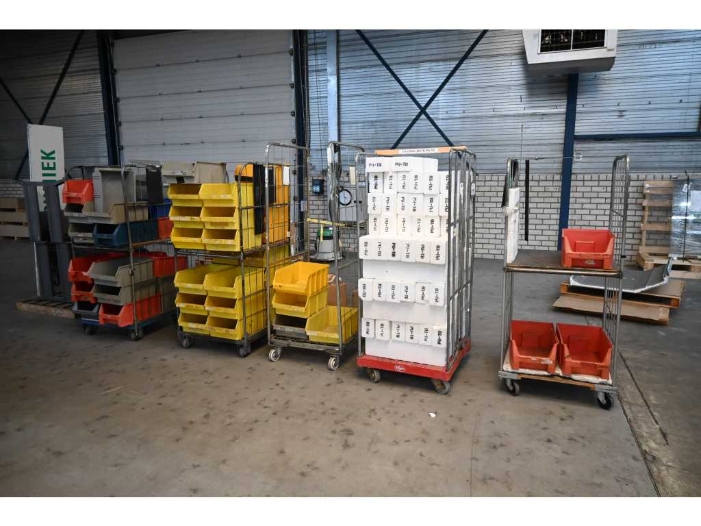 Container rulant, inclusiv rafturi de depozitare din plastic și blocuri de spumă (5x)