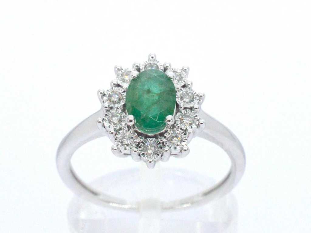 White gold entourage ring with emerald and brilliants