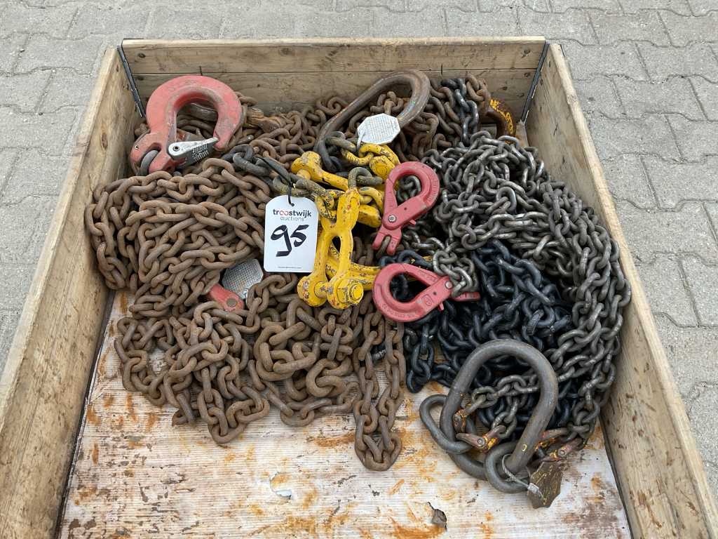 Batch of various lifting chains