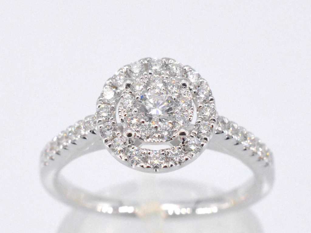 Entourage ring with brilliant-cut diamond