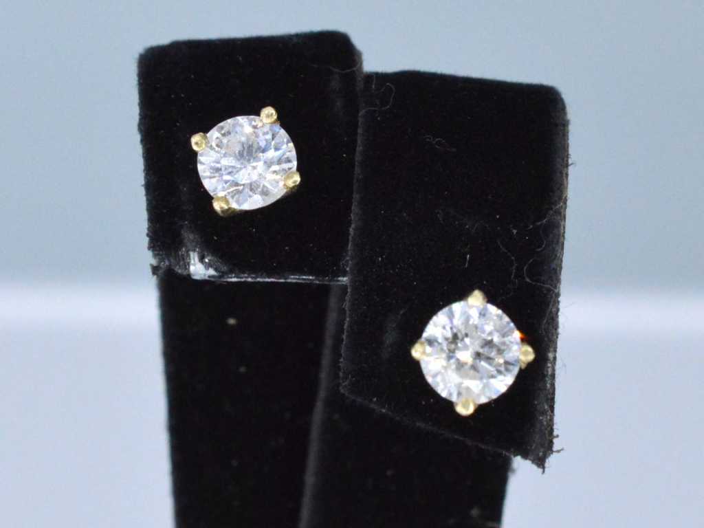 Gold diamond earrings of 1.00 carat