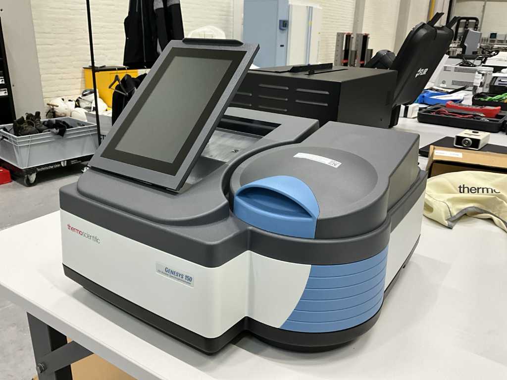 Spektrofotometr Thermo Fisher Genesys 150 w zakresie widzialnym UV