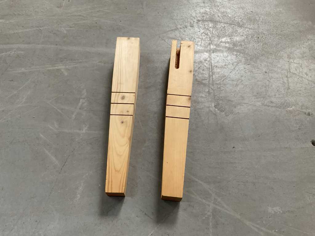 Pieds de table basse en épicéa effilés (90x)