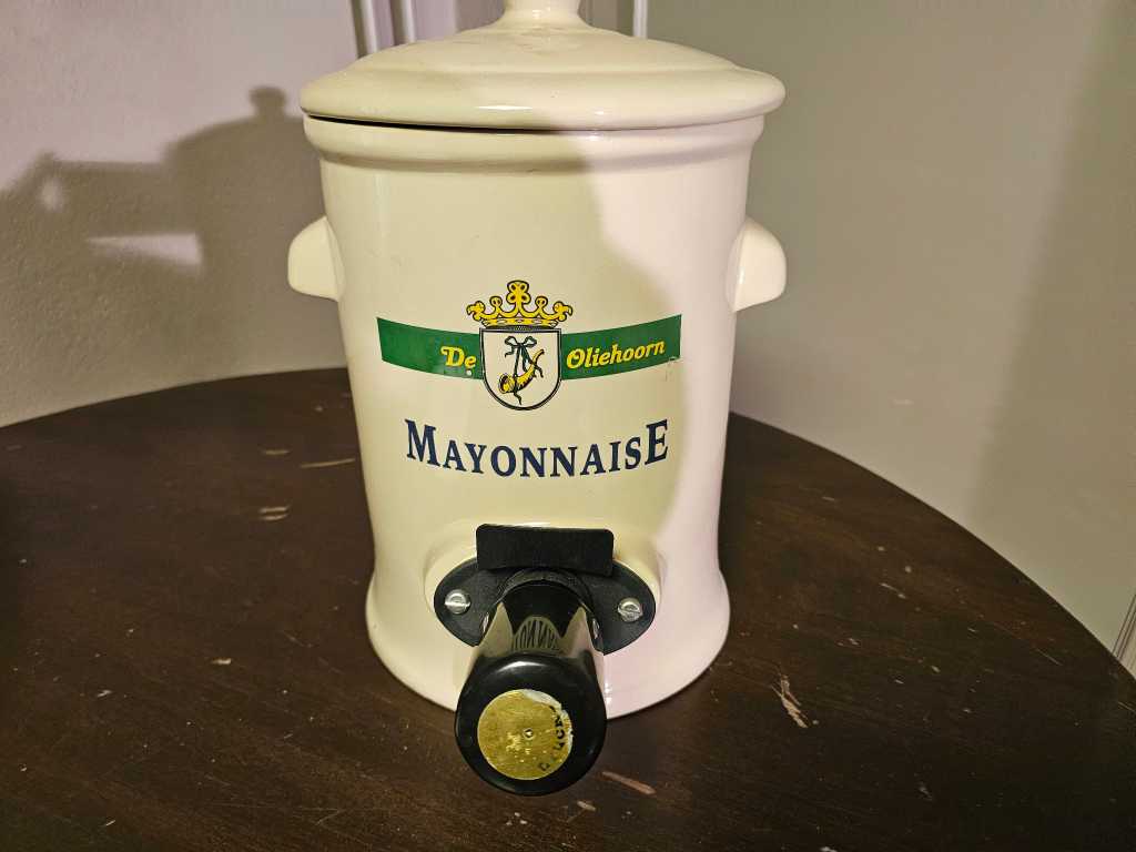 Pompa de ceramică cu maioneză din corn de ulei
