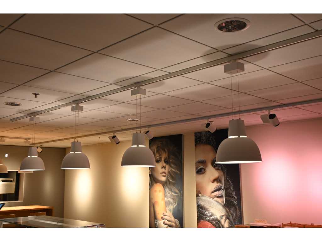 Bäro - Ontero ID / Pendiro EC 122 - Complete showroom lighting with rails, spotlights and fixtures
