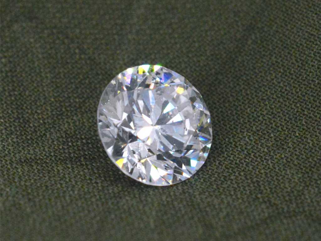 Diamond - 1.50 carats Brilliant cut diamond (certified)