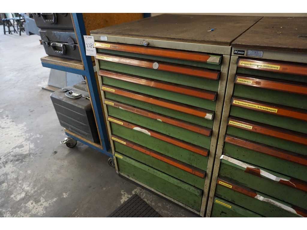 Armoire à tiroirs type avec Greenlee 7804-E et équipement de sertissage