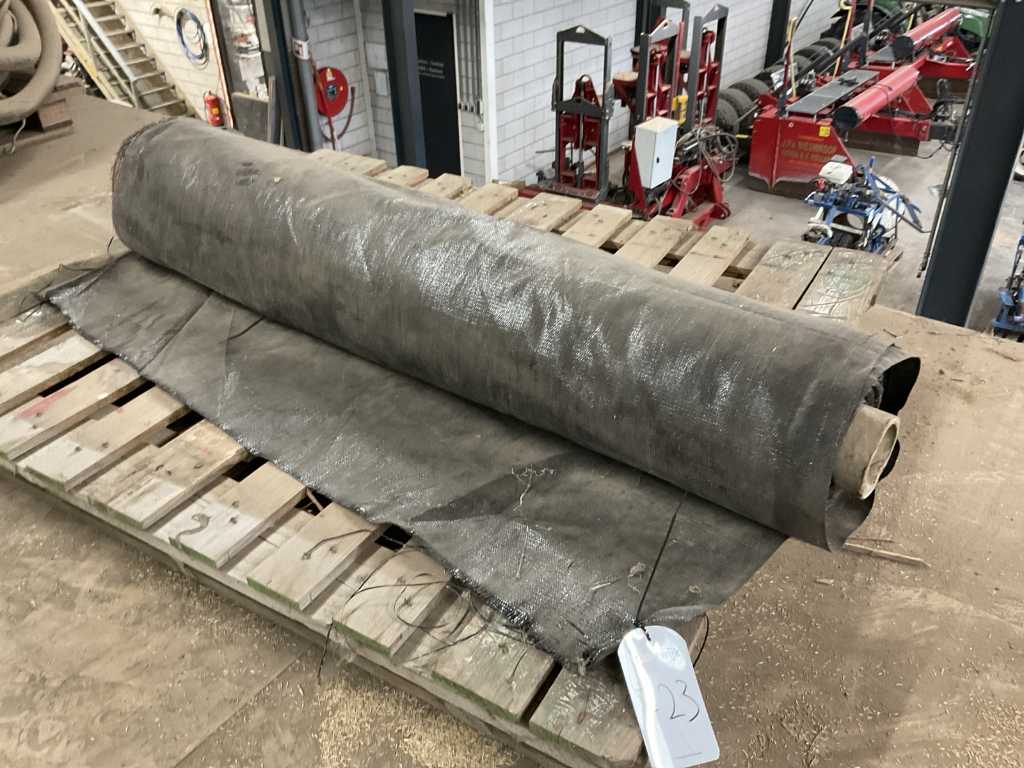 Roll of the pull cloth