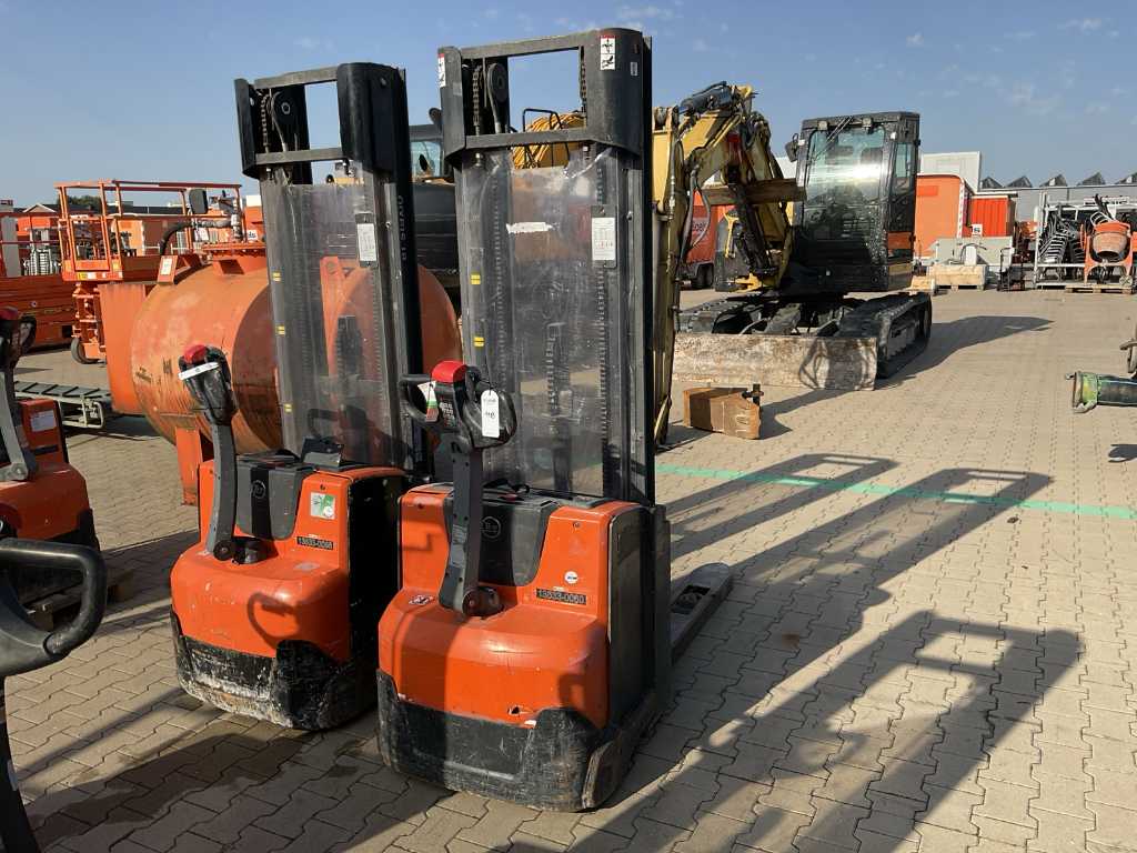 2012 BT SWE140 Electric Stacker