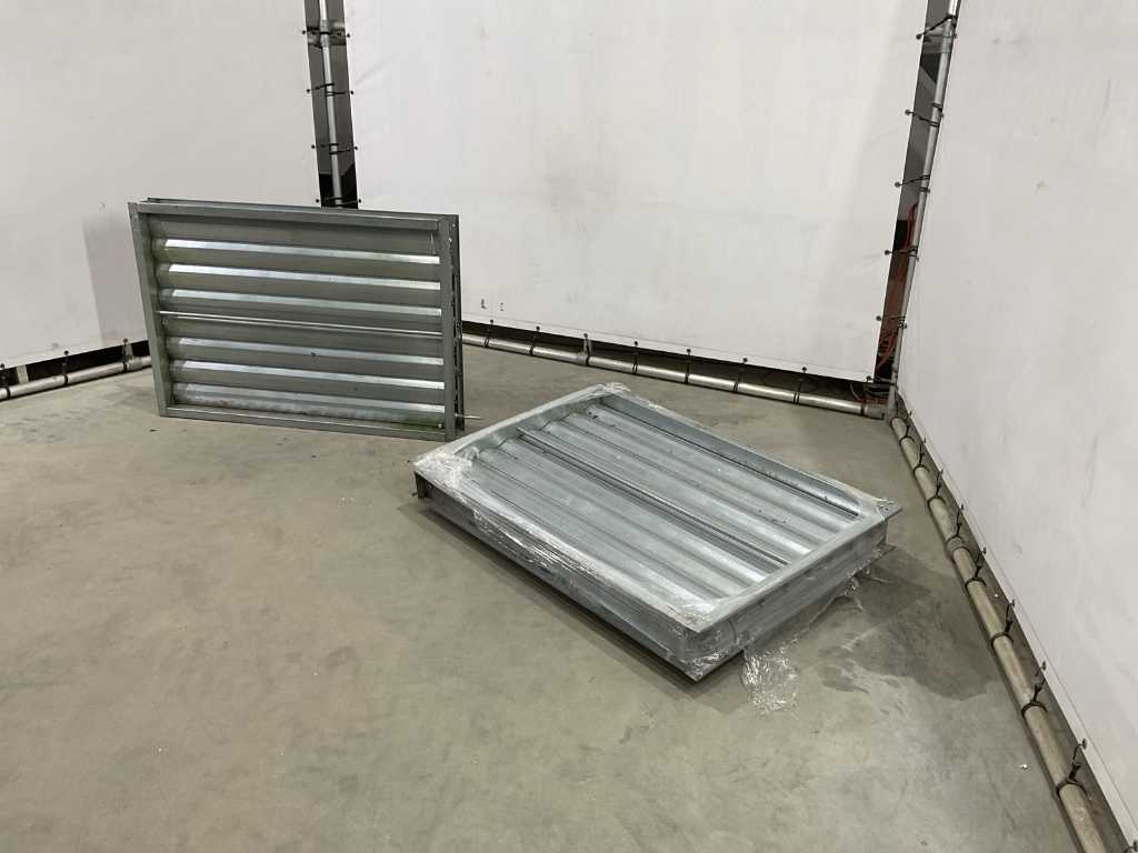 ventilation grille (2x)