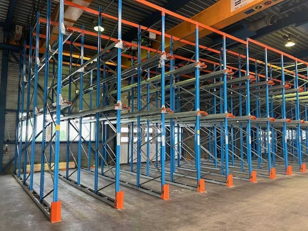 Stow - Installation of a drive-in rack for a 675 euro pallet