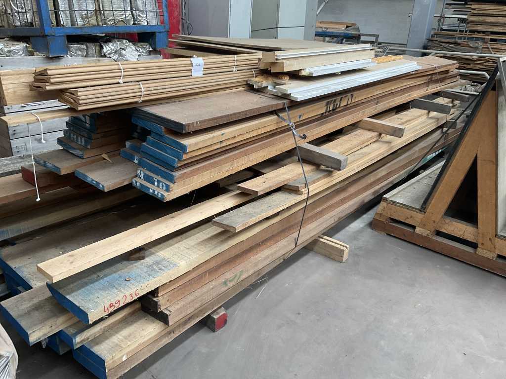 Batch of miscellaneous construction timber