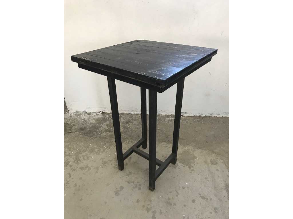 Bar table (2x)