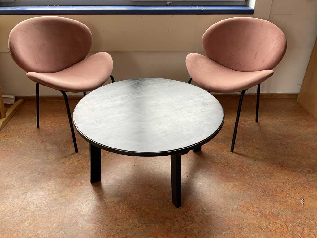 Table basse avec chaises