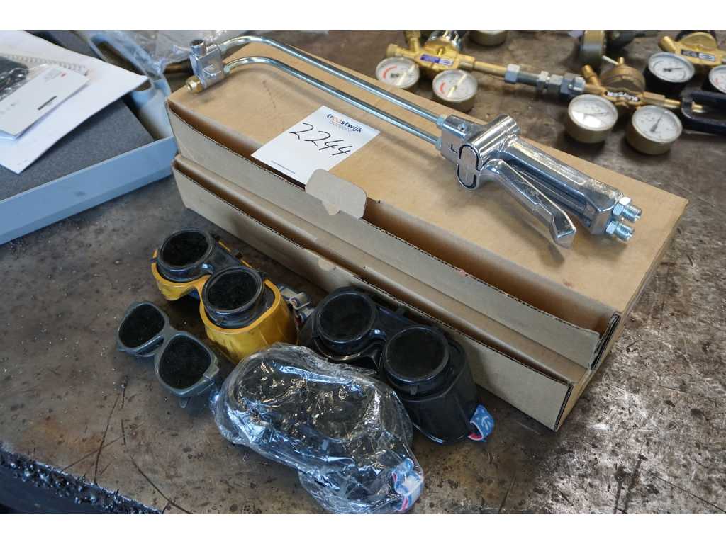 Various welding equipment (6x)